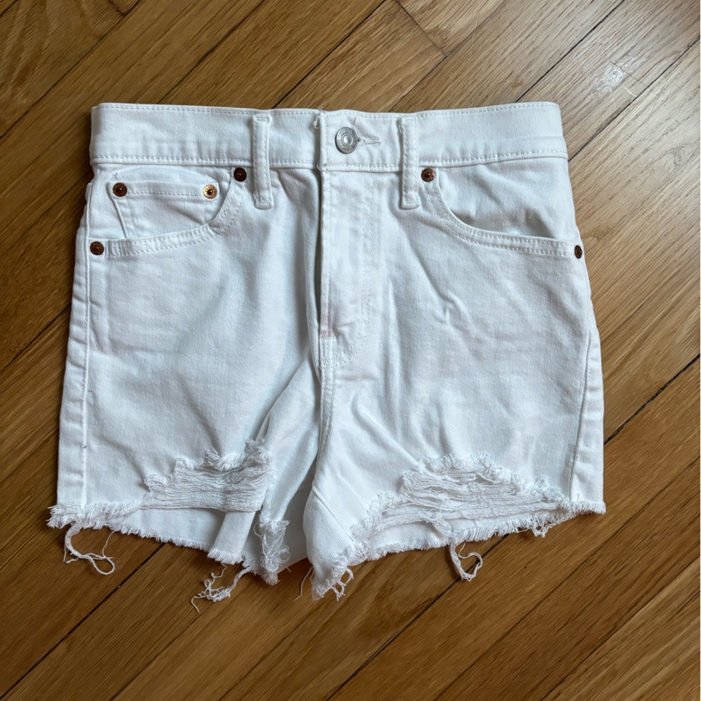 white levi jean shorts